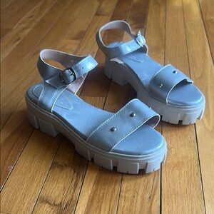 Sandro Moscoloni NWOT silver Elara Sandal size 9